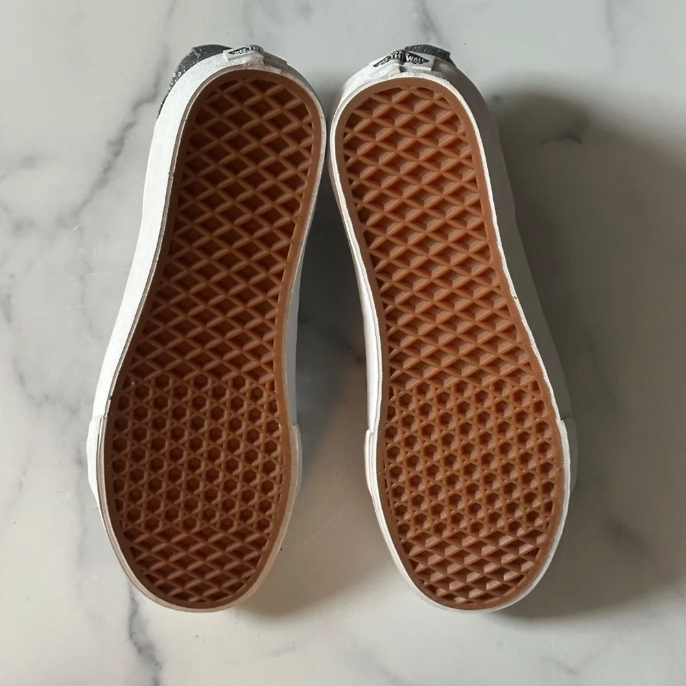 SK8-HI REISSUE HIGH-TOP SNEAKERS NWOT - Picture 4 of 4
